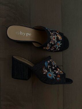 Hype Black Embroidered Floral Block Heel Mules